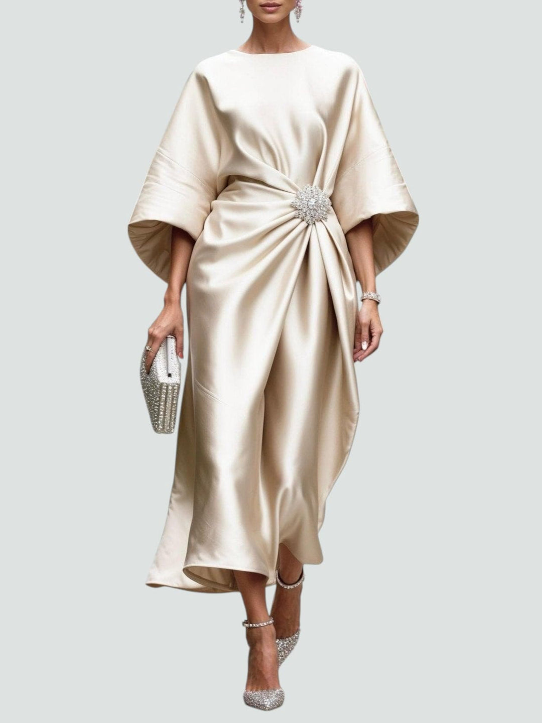 Abito Maxi Drappeggiato con Spilla