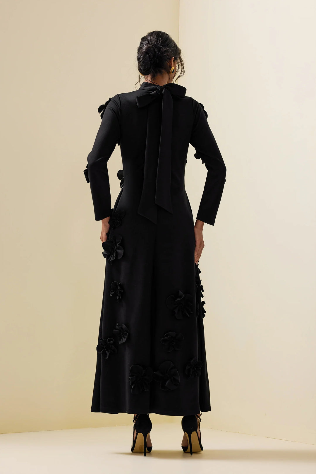 Abito Elegante con Fiori a Rilievo