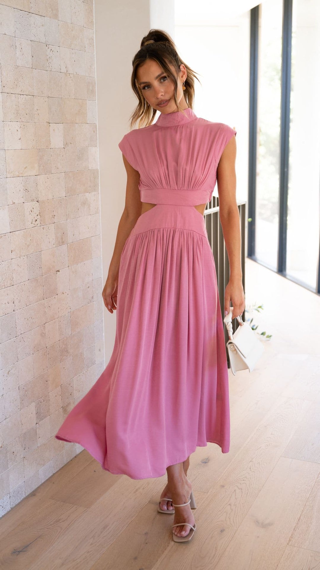Abito Midi Rosa con Cut-Out