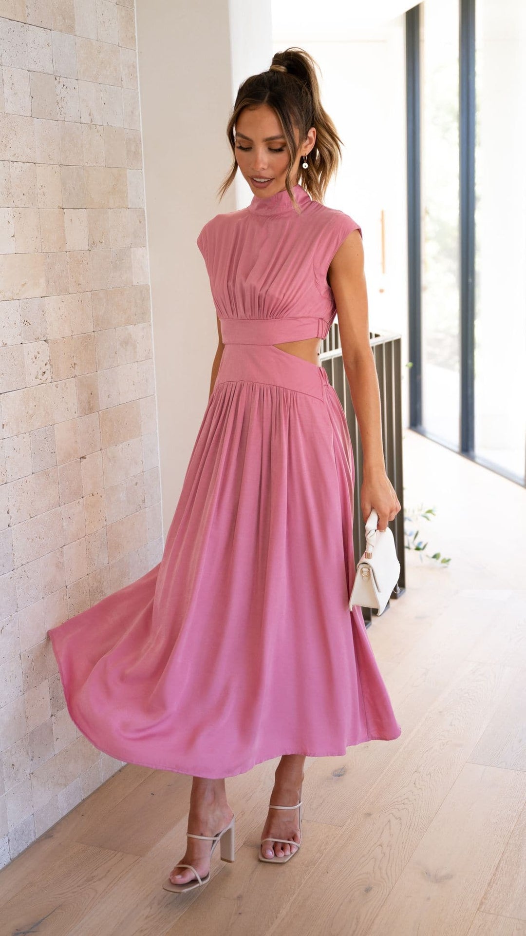 Abito Midi Rosa con Cut-Out
