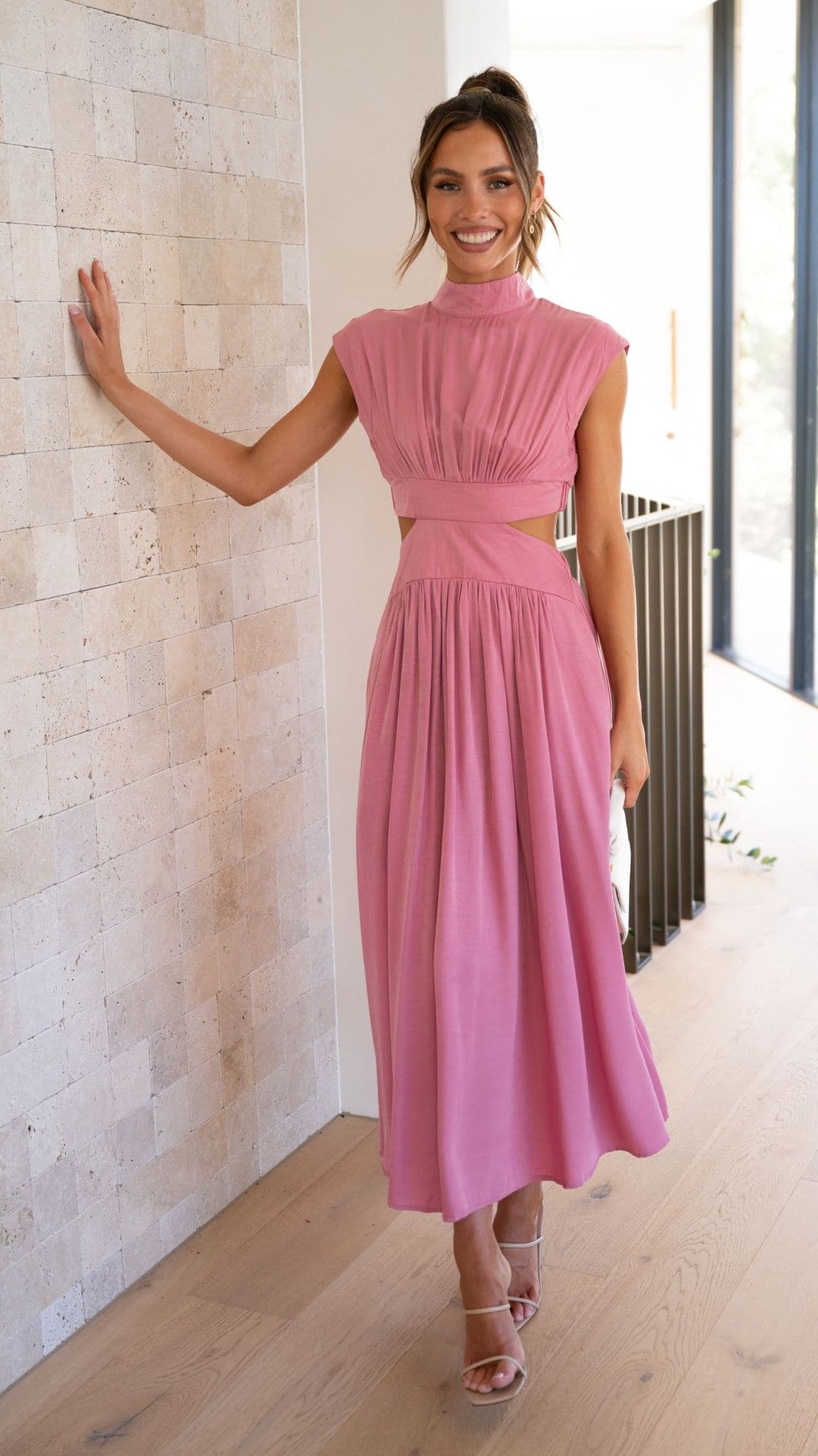 Abito Midi Rosa con Cut-Out
