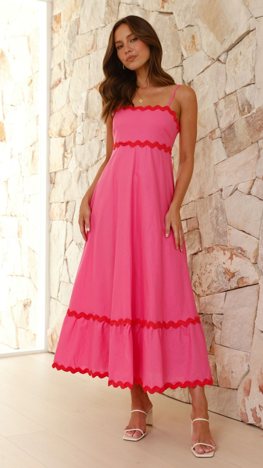 Abito Midi Rosa con Bordo Ondulato
