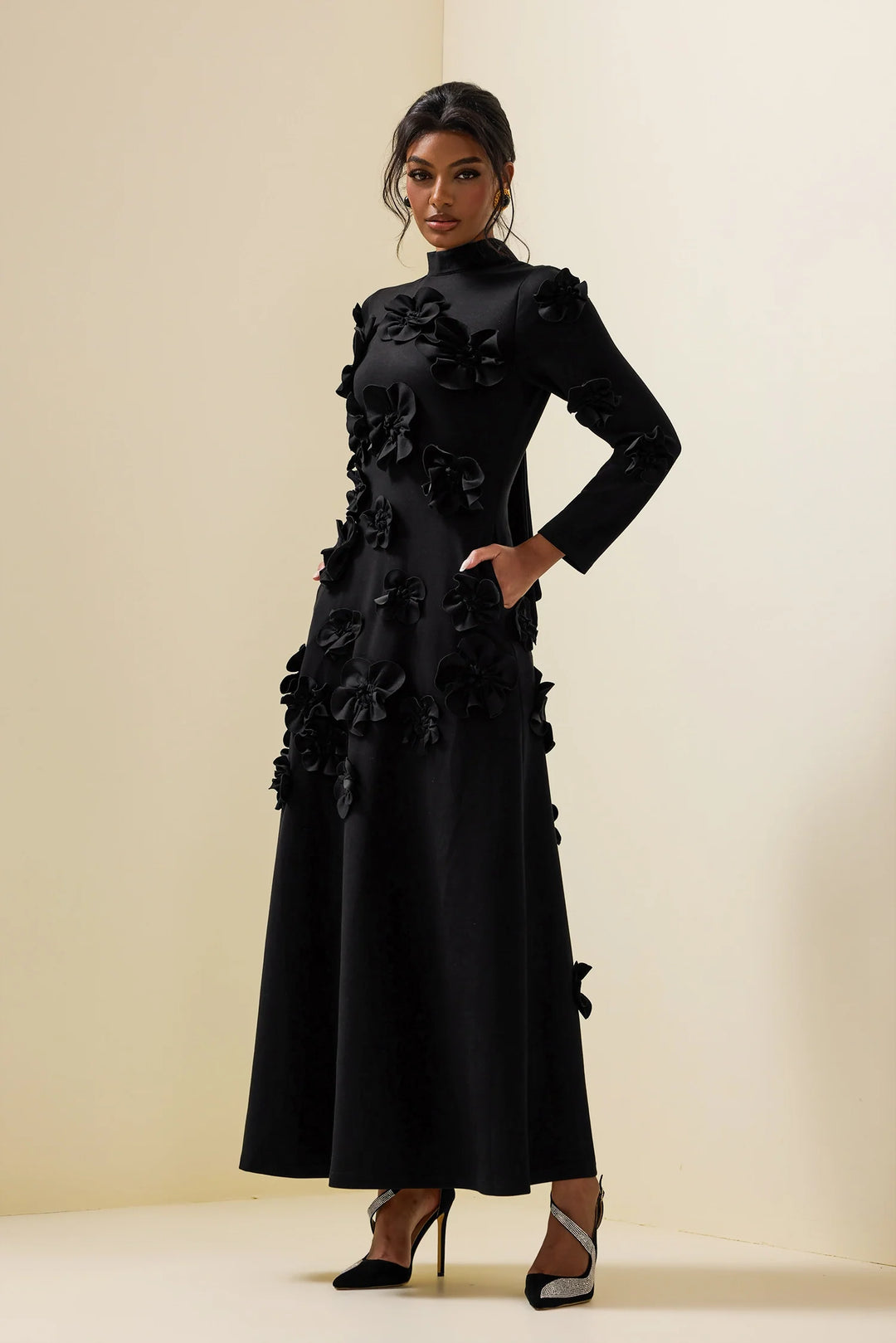 Abito Elegante con Fiori a Rilievo
