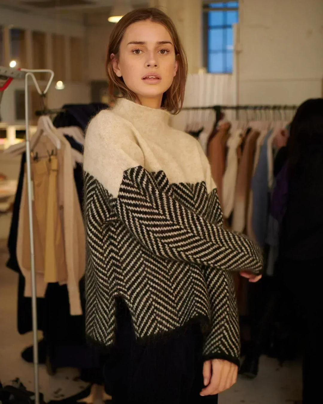 Maglione a Collo Alto Bicolore