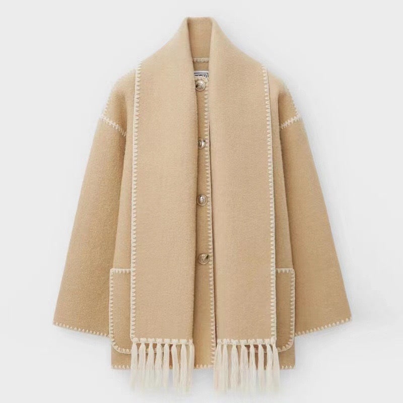 Cappotto Nero con Bordi a Contrasto