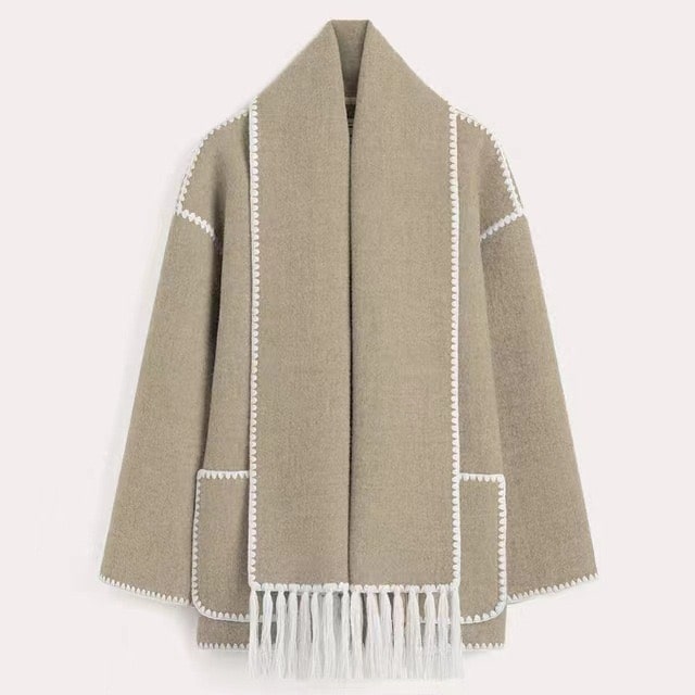 Cappotto Nero con Bordi a Contrasto