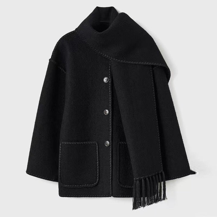 Cappotto Nero con Bordi a Contrasto