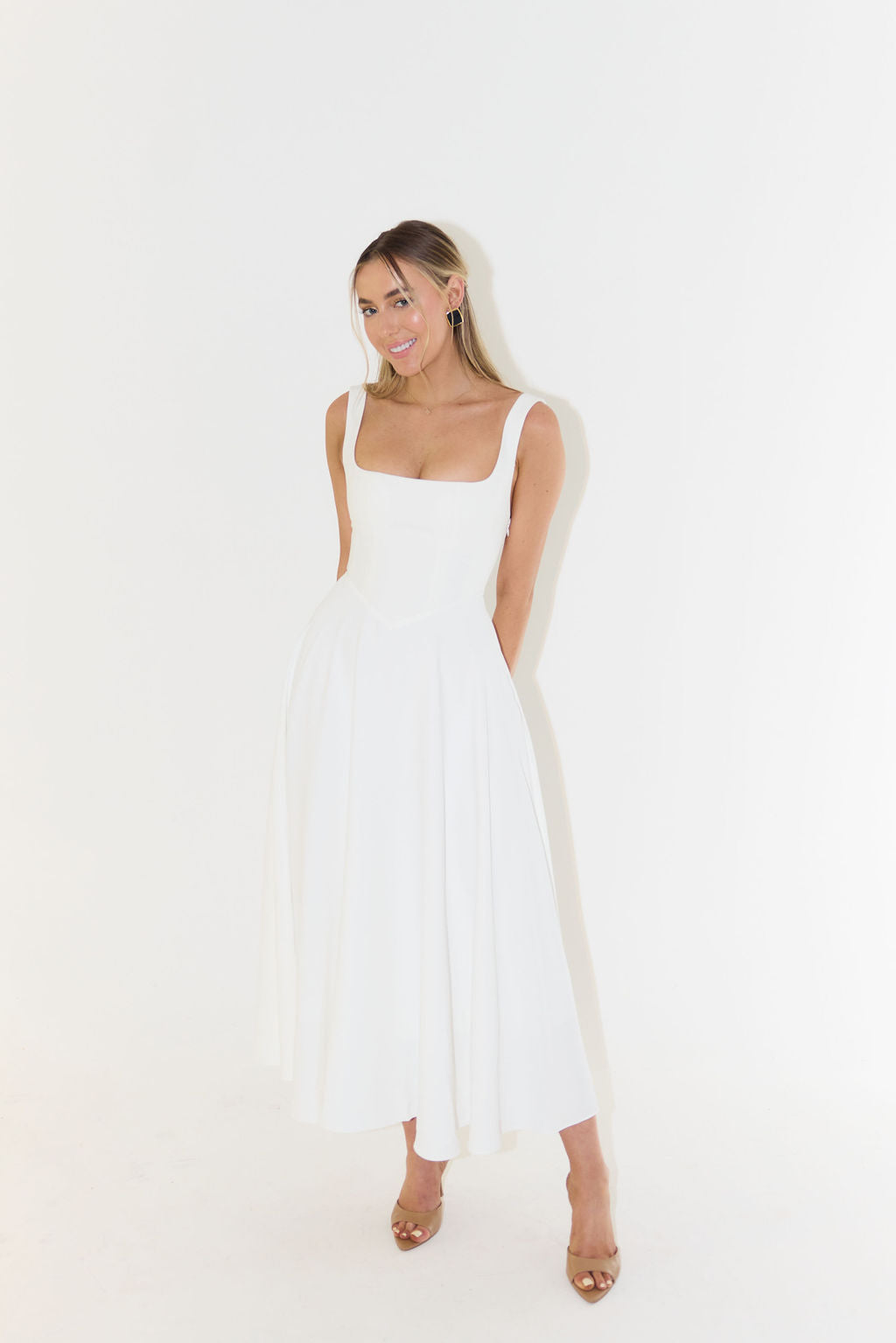 Abito Midi con Scollo Quadrato