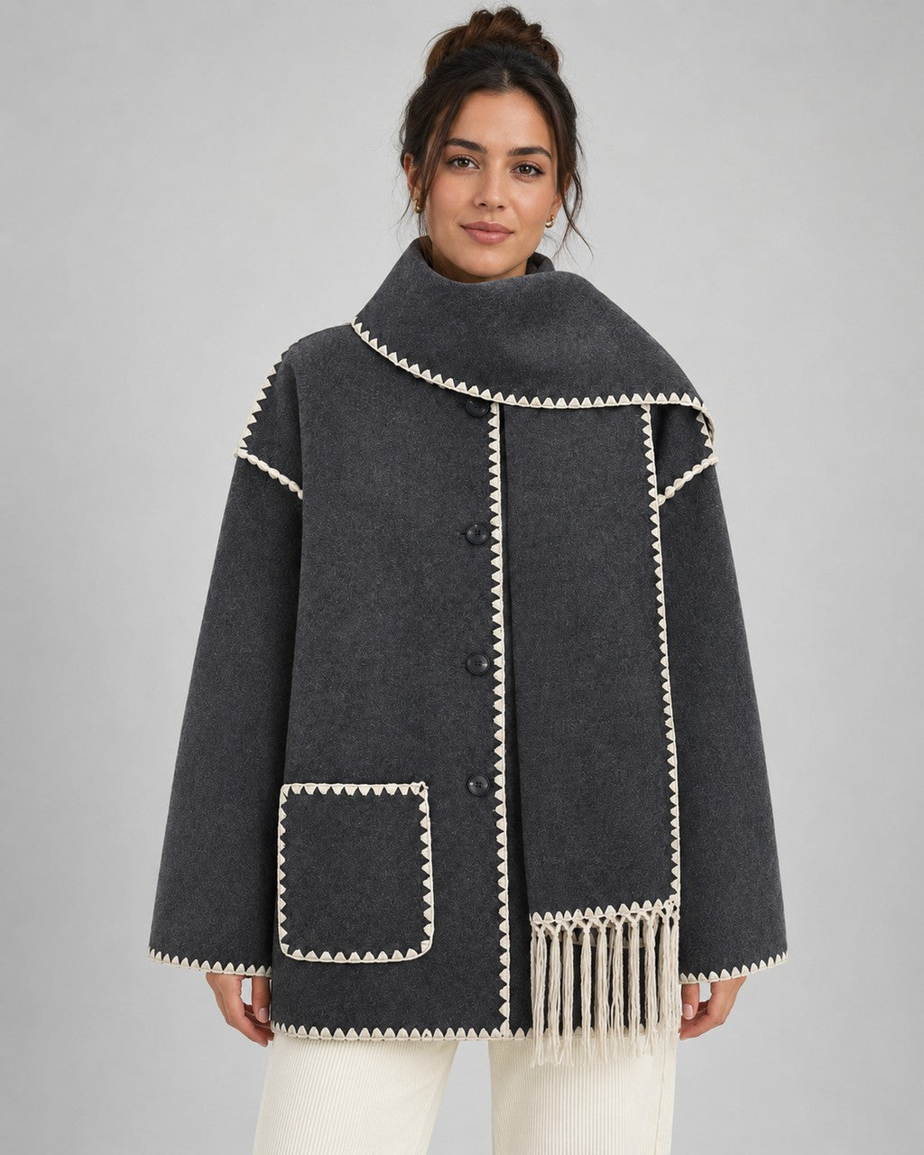 Cappotto con Sciarpa e Bordi Ricamati