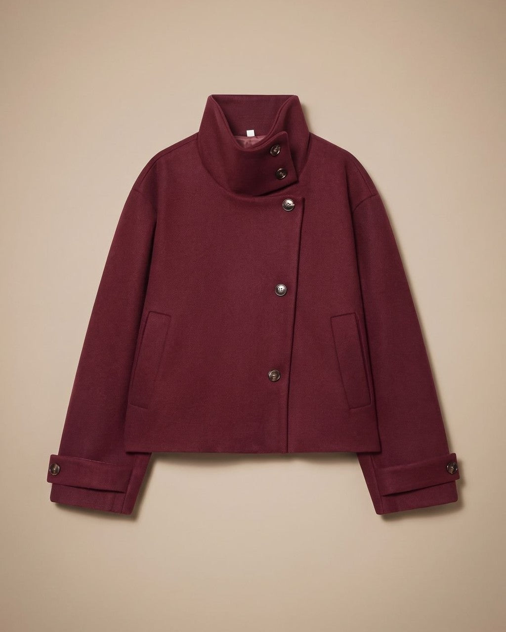 Cappotto Corto con Bottoni Asimmetrici