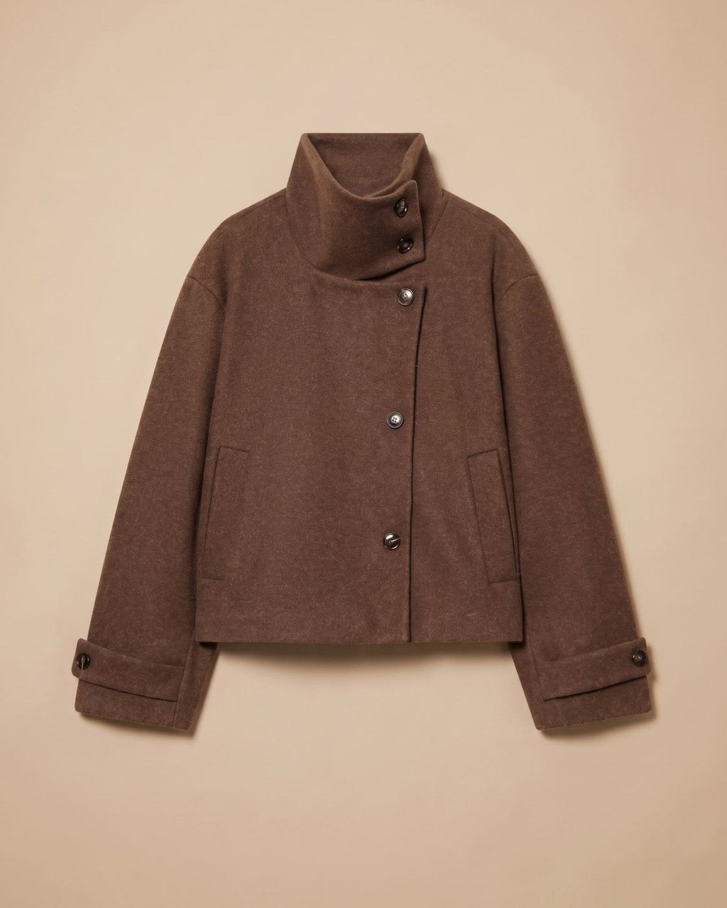 Cappotto Corto con Bottoni Asimmetrici