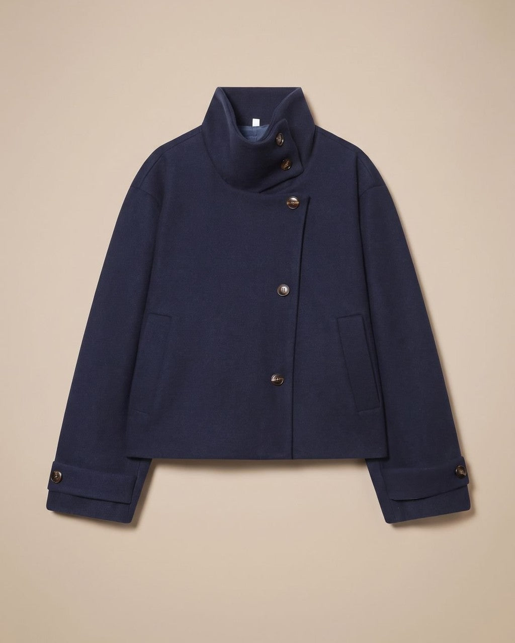 Cappotto Corto con Bottoni Asimmetrici