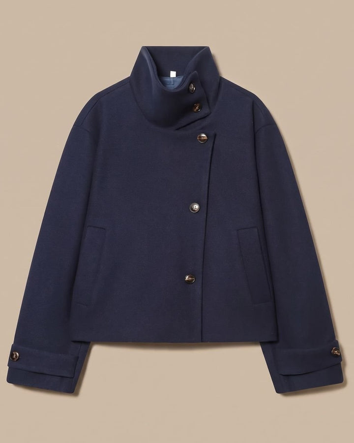 Cappotto Corto con Bottoni Asimmetrici