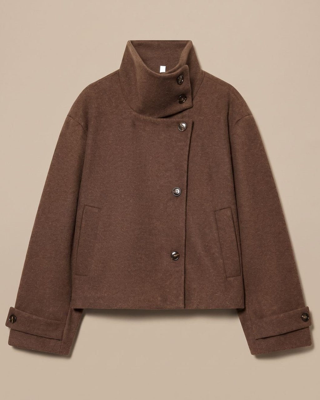 Cappotto Corto con Bottoni Asimmetrici