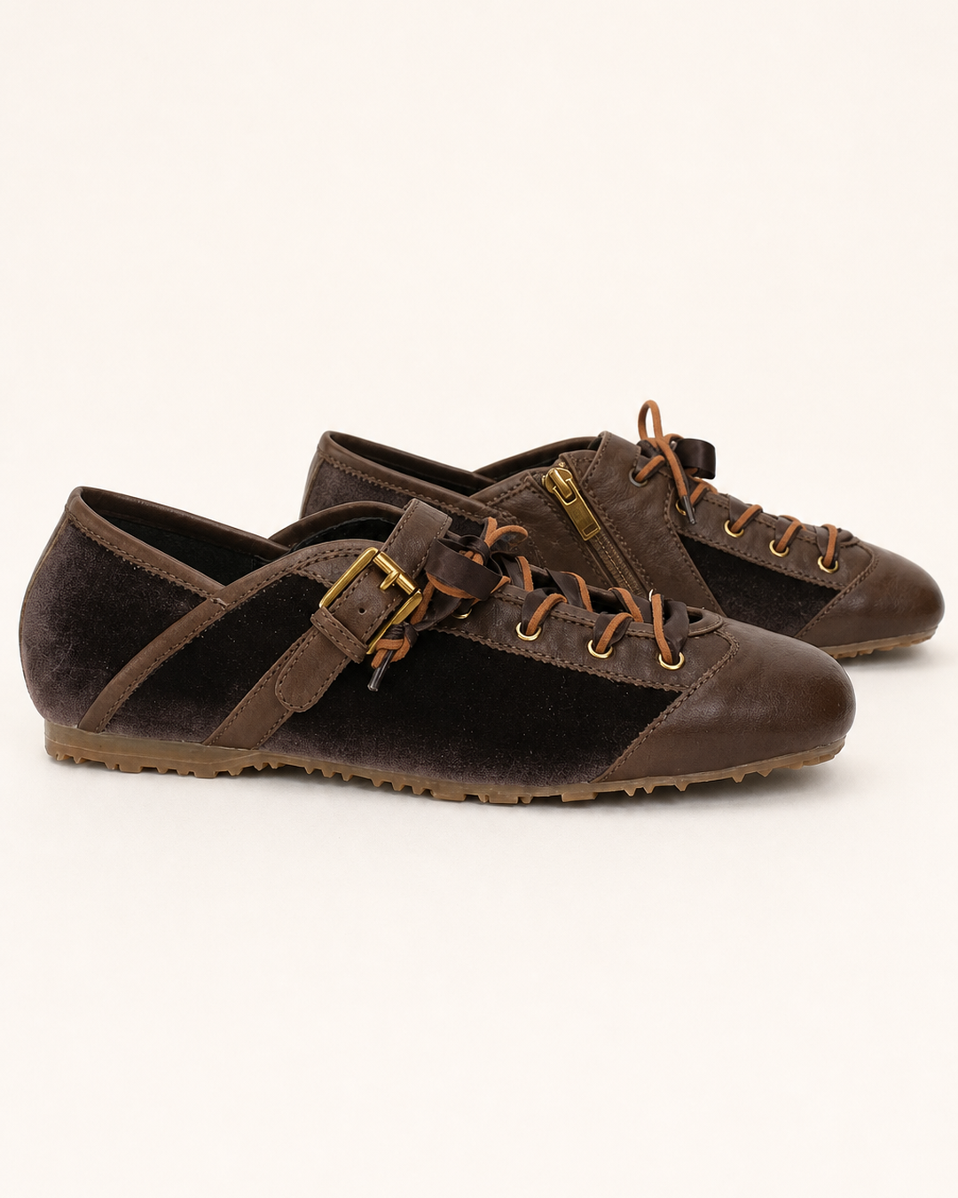 Scarpe Basse con Lacci e Fibbia