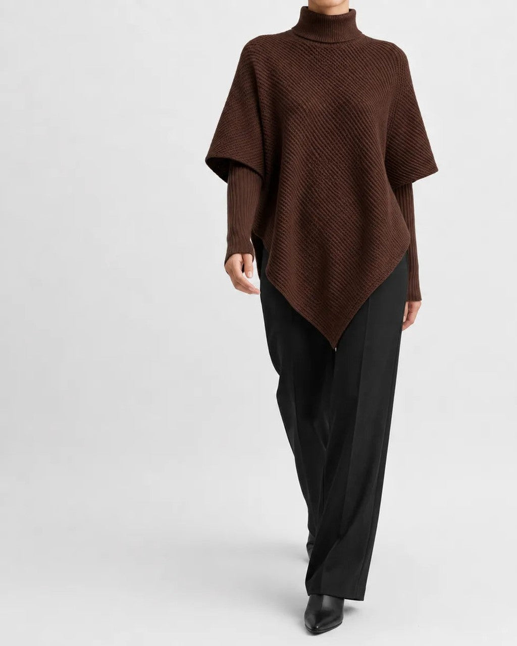 Maglione a Collo Alto Asimmetrico