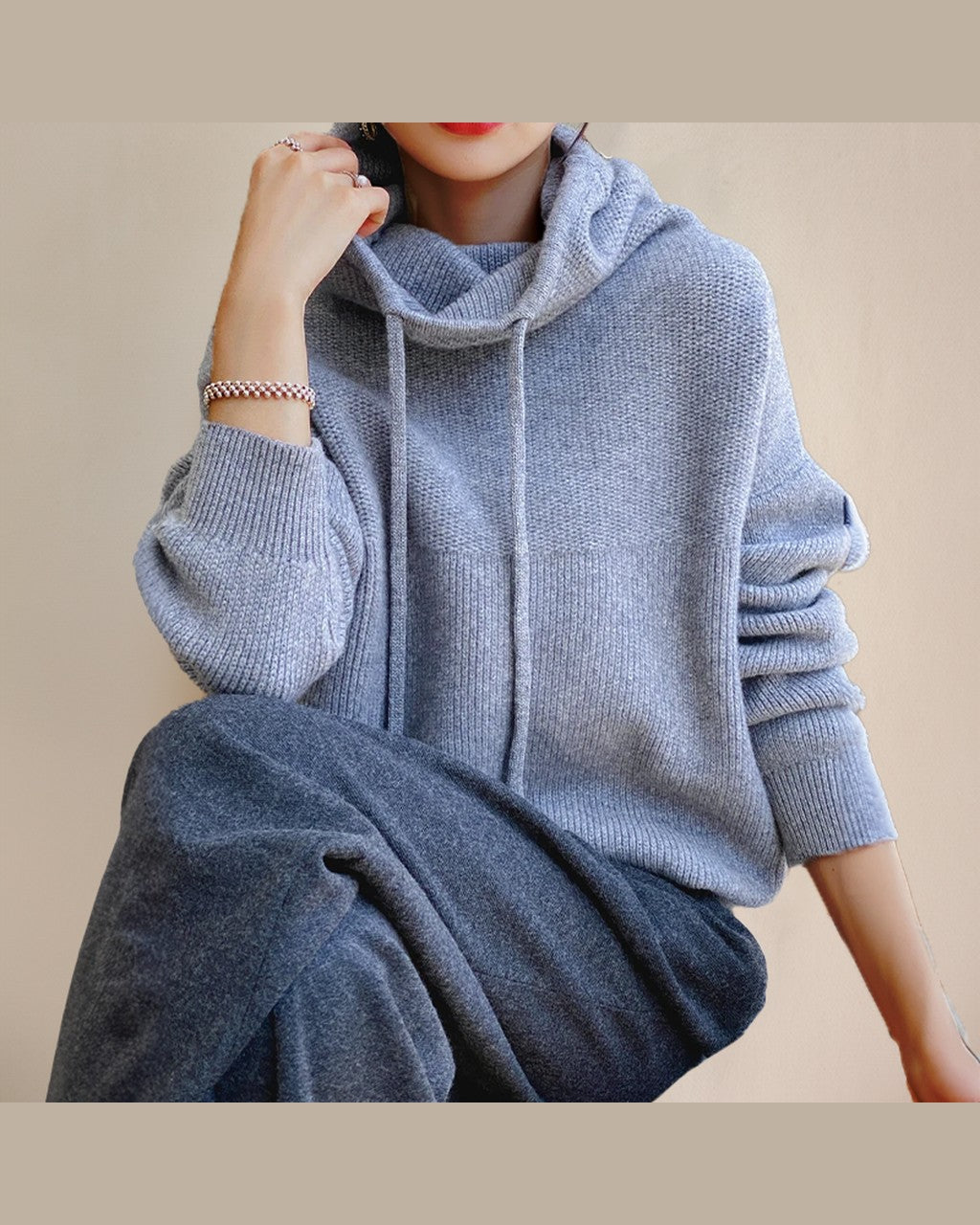 Maglione con Cappuccio Avvolgente